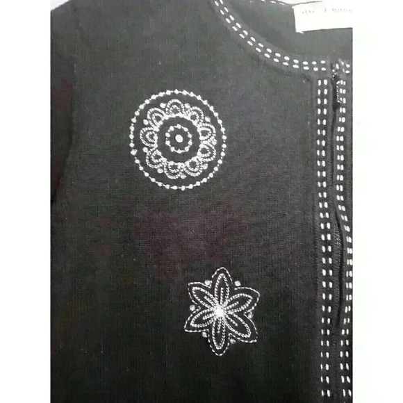 Alfred Dunner Black Floral Embellished Short Sleeve Full ZipUp Sweater Sz PLarge - Picture 2 of 5